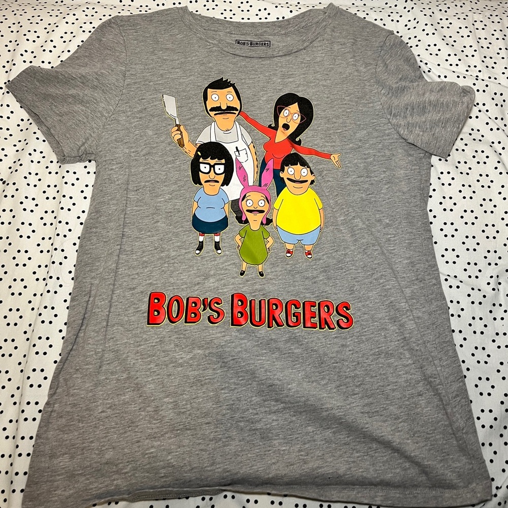 Gray medium Bob’s Burgers graphic tee.